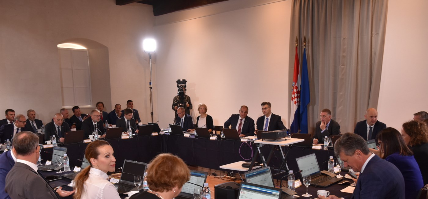 Predstavljeni projekti za razvoj otoka, zajedno s potpisanim ugovorima, vrijedni su više od 5,6 milijardi kuna